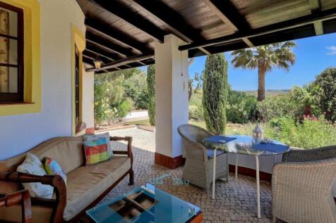 covered lounge terrace