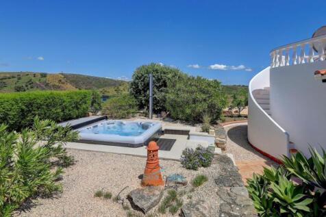 jacuzzi area