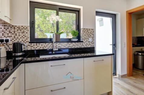 kitchen with pantry/ utility