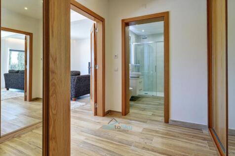 2nd bedroom suite with dressing area