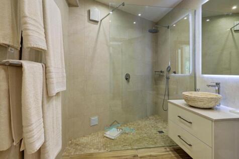 en suite shower room