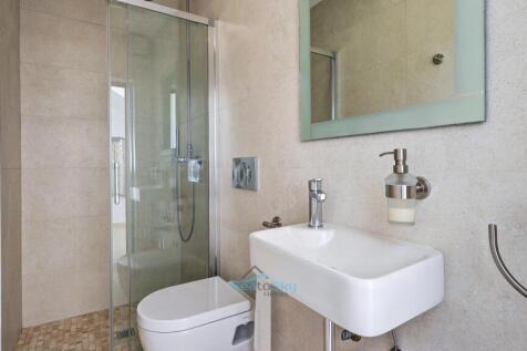 pool shower room
