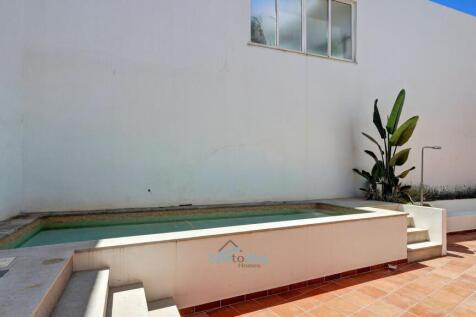 courtyard with communal plunge pool