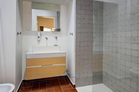 en-suite shower room