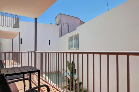 balcony overlooking courtyard