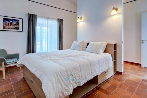 2nd floor 1-bedroom apartment