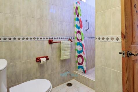 en-suite shower room