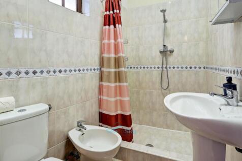 en-suite shower room