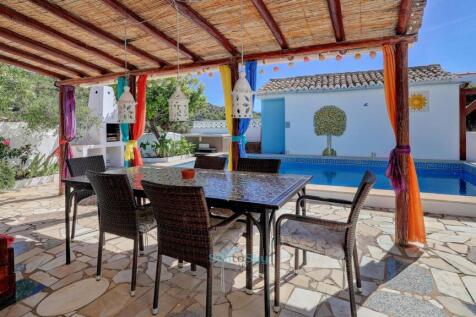 covered terrace off lounge