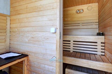 4-person sauna