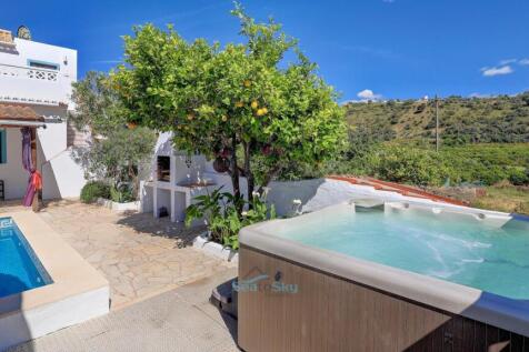 6-person hot tub