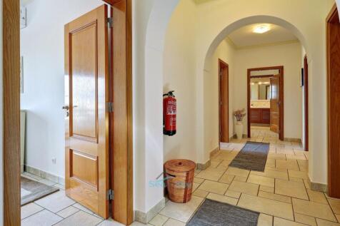hall to bedrooms