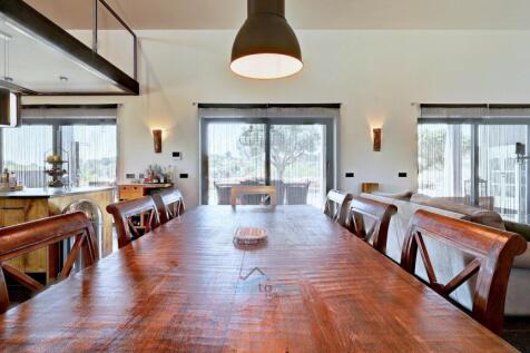 dining area patio door to terrace