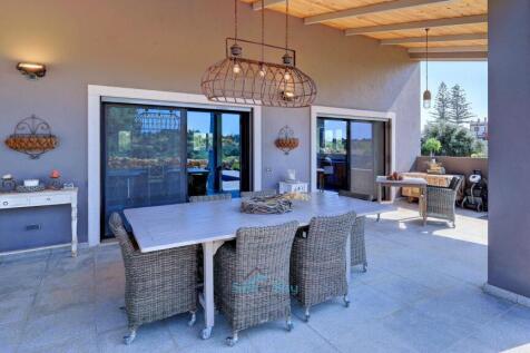 outdoor dining area