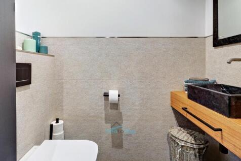 guest toilet by entrance