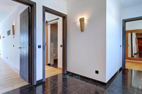 entrance to all three bedrooms