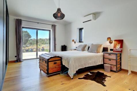 master suite with airconditioning