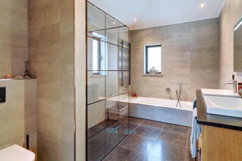 ensuite bath and shower room