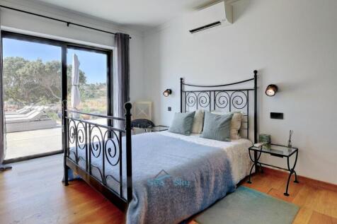 bedroom 2 with air conditioning