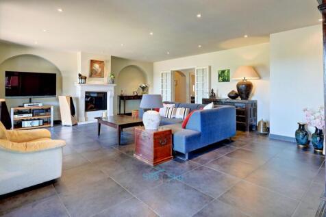 plenty of space to relax