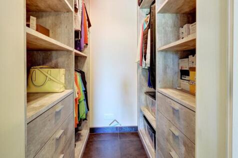 walk-in wardrobe