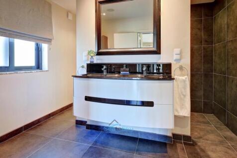 en-suite bathroom