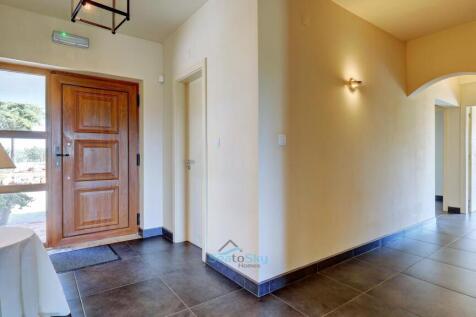 entrance hall and corridor to other bedrooms