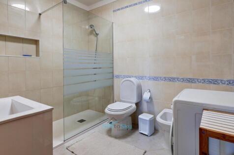 ground floor bathroom 2