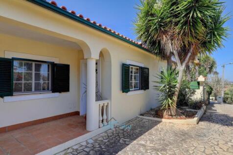 covered terrace and entrance