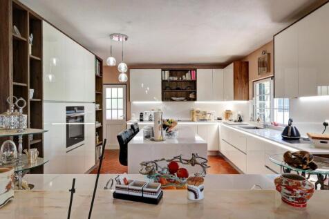 serving hatch between kitchen and dining area