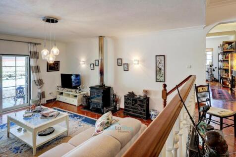 living room to entrance hall