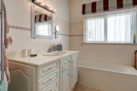 en suite bathroom