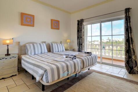 2nd bedroom on lower floor