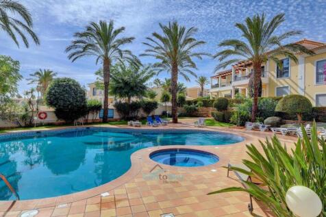 adjacent to pool &amp; jacuzzi