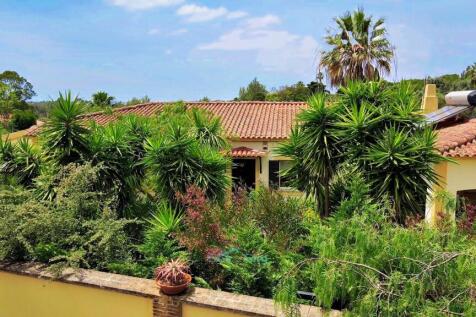 walled hidden property