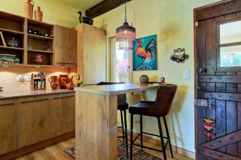 stable door to carport