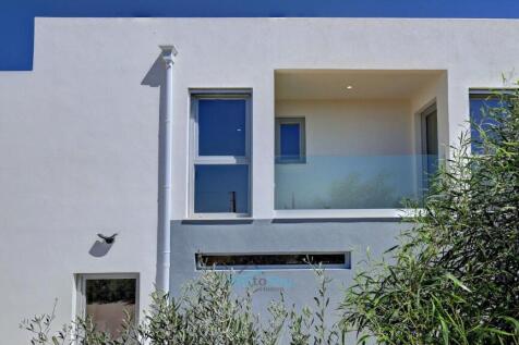 shared bedroom balcony