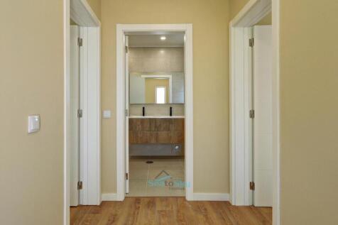 entrance to bedrooms 2 &amp; 3