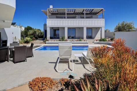 with fantastic entertainment area