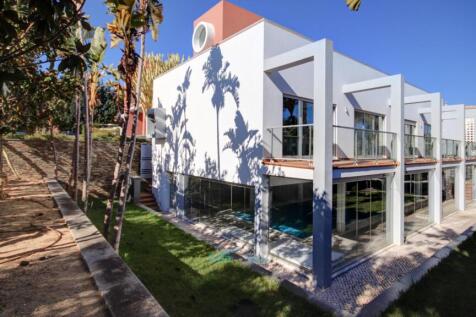 shared terrace off 4 bedrooms