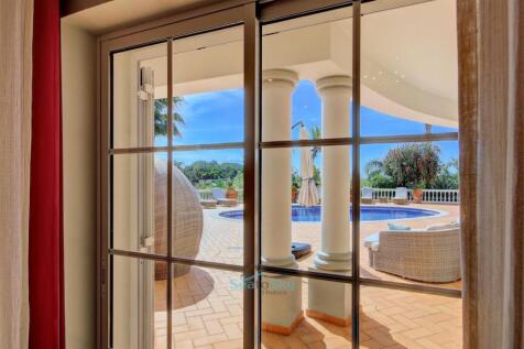 patio doors out to the pool area