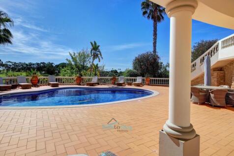 direct access to pool terrace