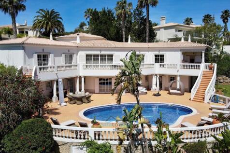 villa &amp; pool area