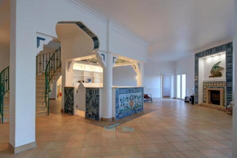 lower level entertainment area