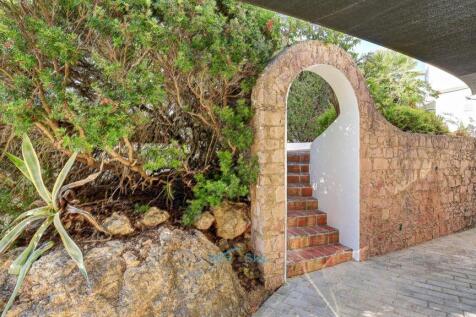 steps to front entrance