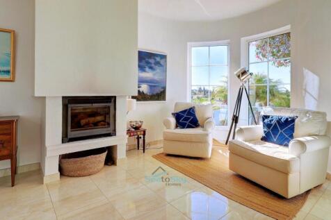 semi circular feature window