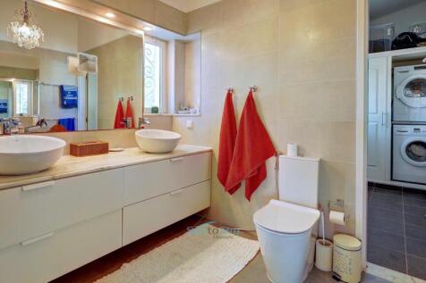 ensuite with access to laundry room