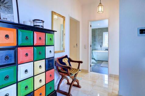 hallway to bedrooms and bathroom