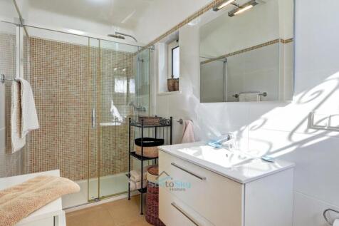 ensuite shower room