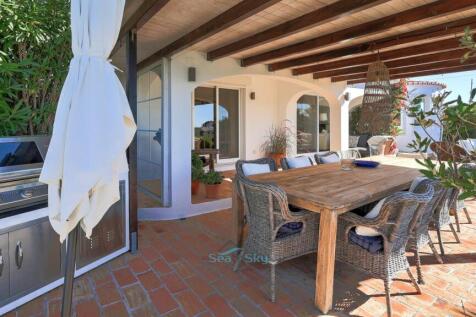 spacious outdoor dining area